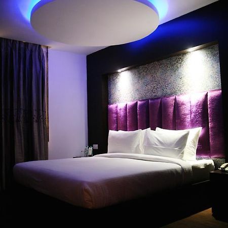 Capital O 7331 Hotel Downtown Yeni Delhi Dış mekan fotoğraf