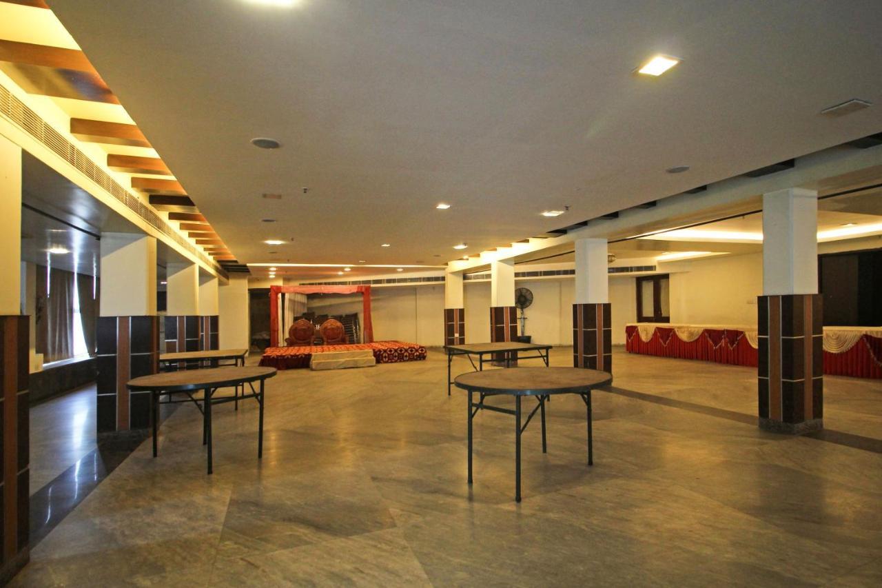 Capital O 7331 Hotel Downtown Yeni Delhi Dış mekan fotoğraf
