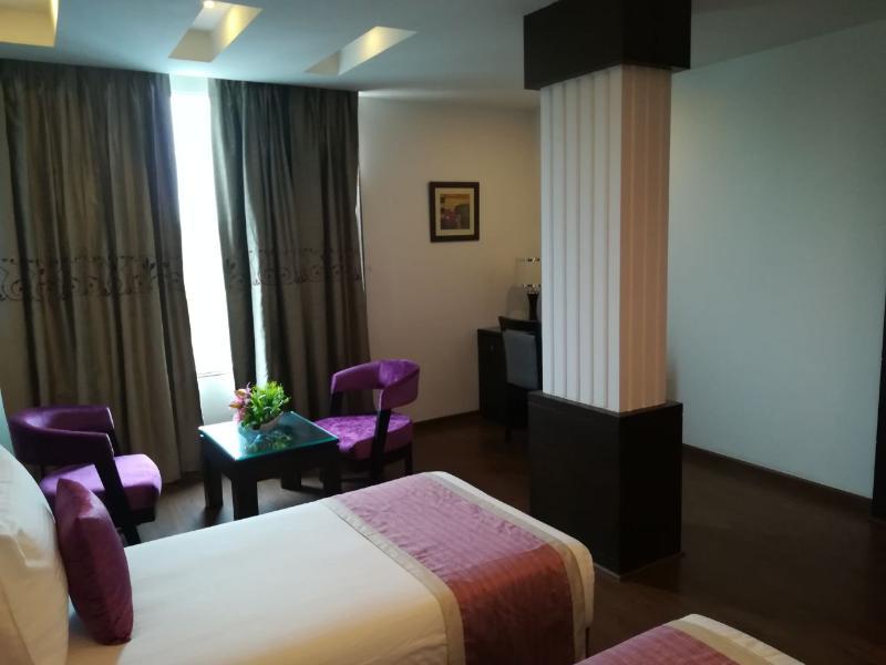 Capital O 7331 Hotel Downtown Yeni Delhi Dış mekan fotoğraf