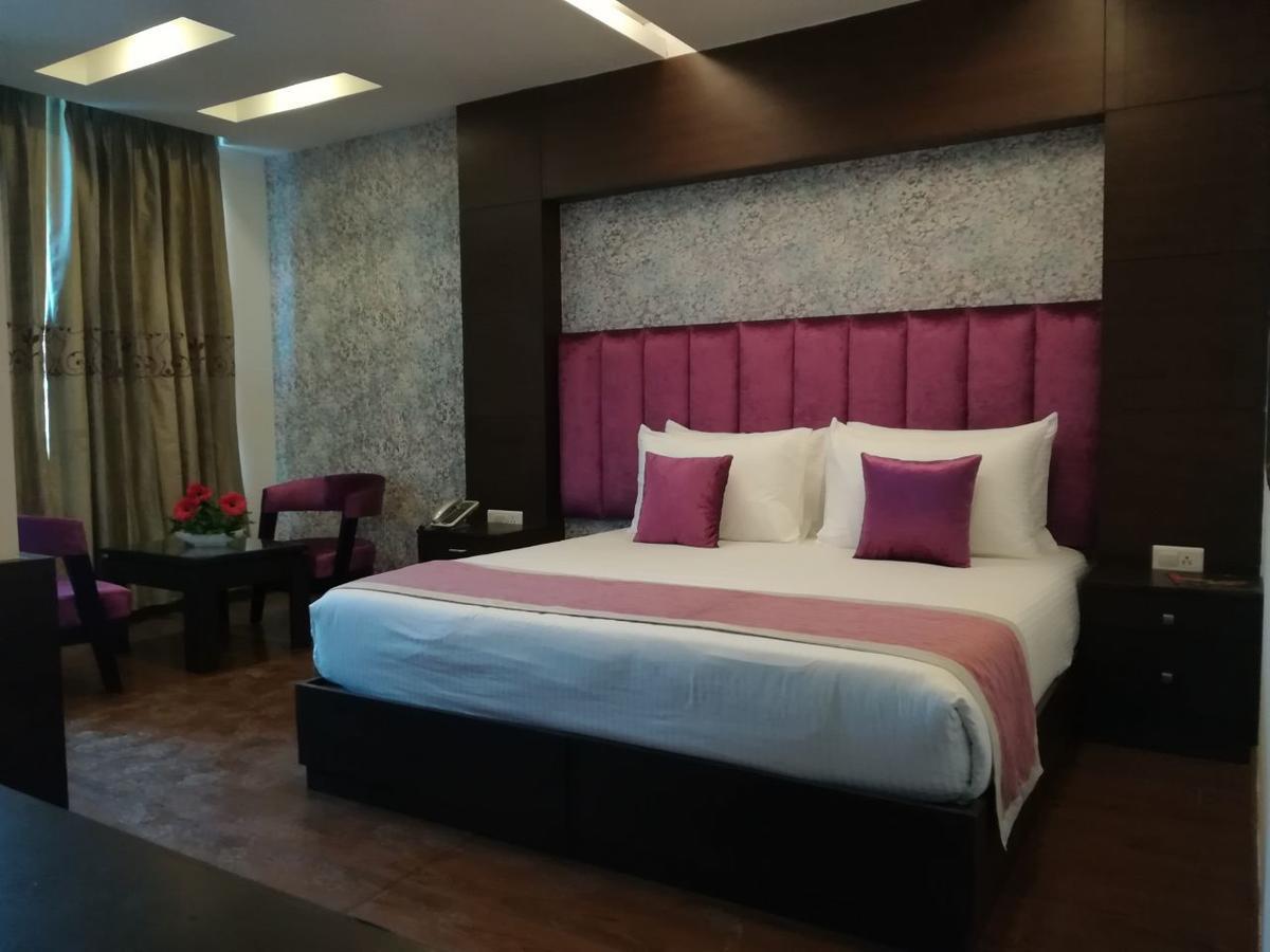Capital O 7331 Hotel Downtown Yeni Delhi Dış mekan fotoğraf