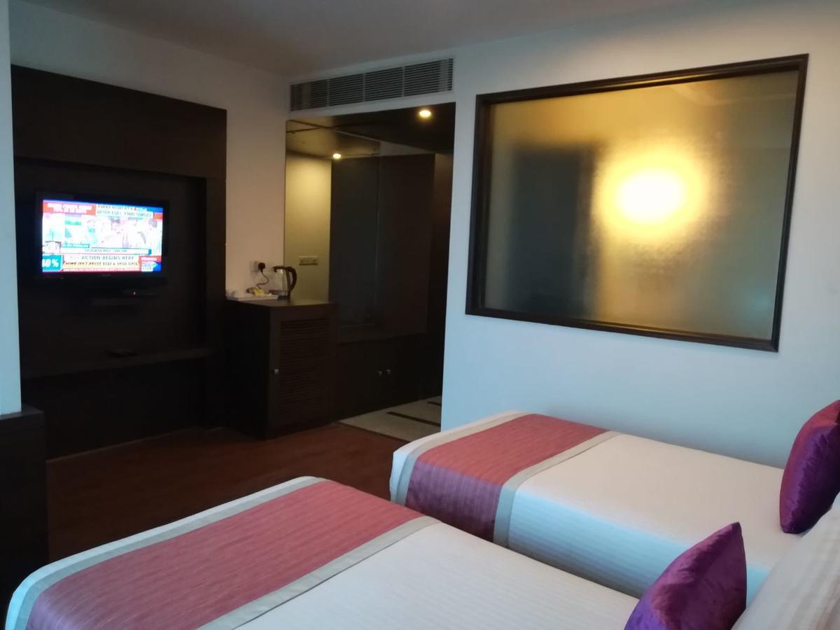Capital O 7331 Hotel Downtown Yeni Delhi Dış mekan fotoğraf