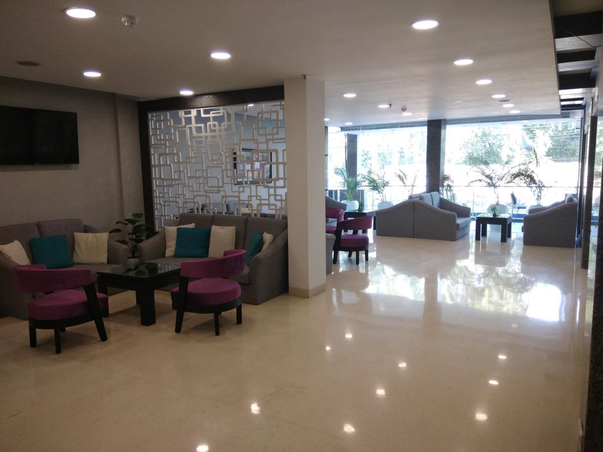 Capital O 7331 Hotel Downtown Yeni Delhi Dış mekan fotoğraf