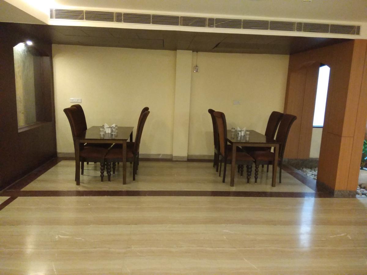 Capital O 7331 Hotel Downtown Yeni Delhi Dış mekan fotoğraf