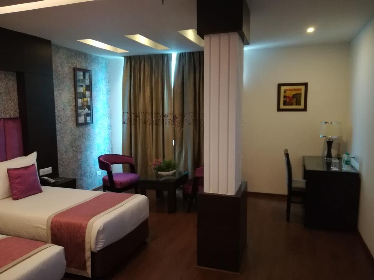 Capital O 7331 Hotel Downtown Yeni Delhi Dış mekan fotoğraf