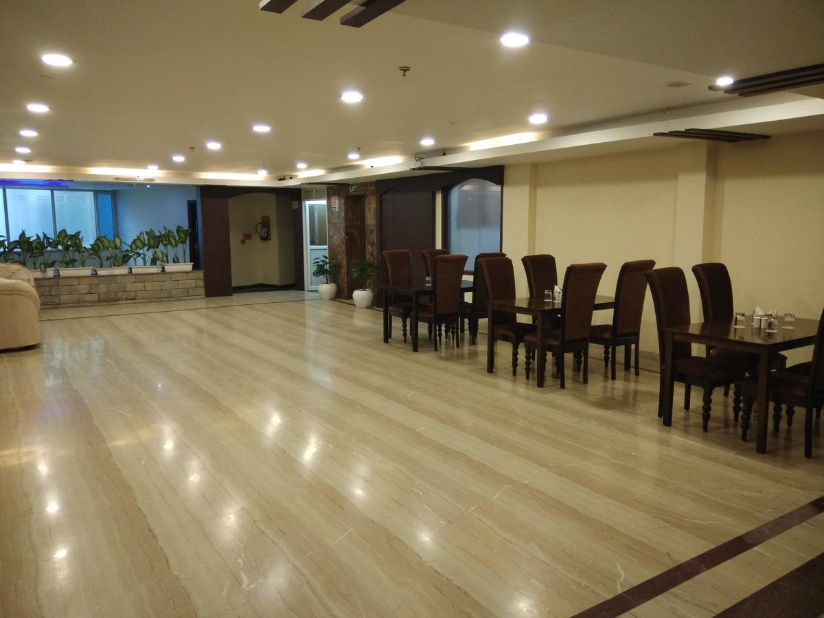 Capital O 7331 Hotel Downtown Yeni Delhi Dış mekan fotoğraf