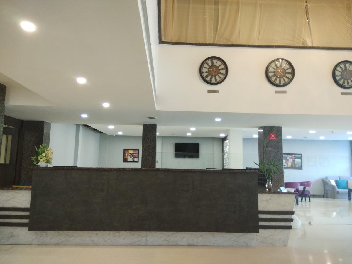 Capital O 7331 Hotel Downtown Yeni Delhi Dış mekan fotoğraf