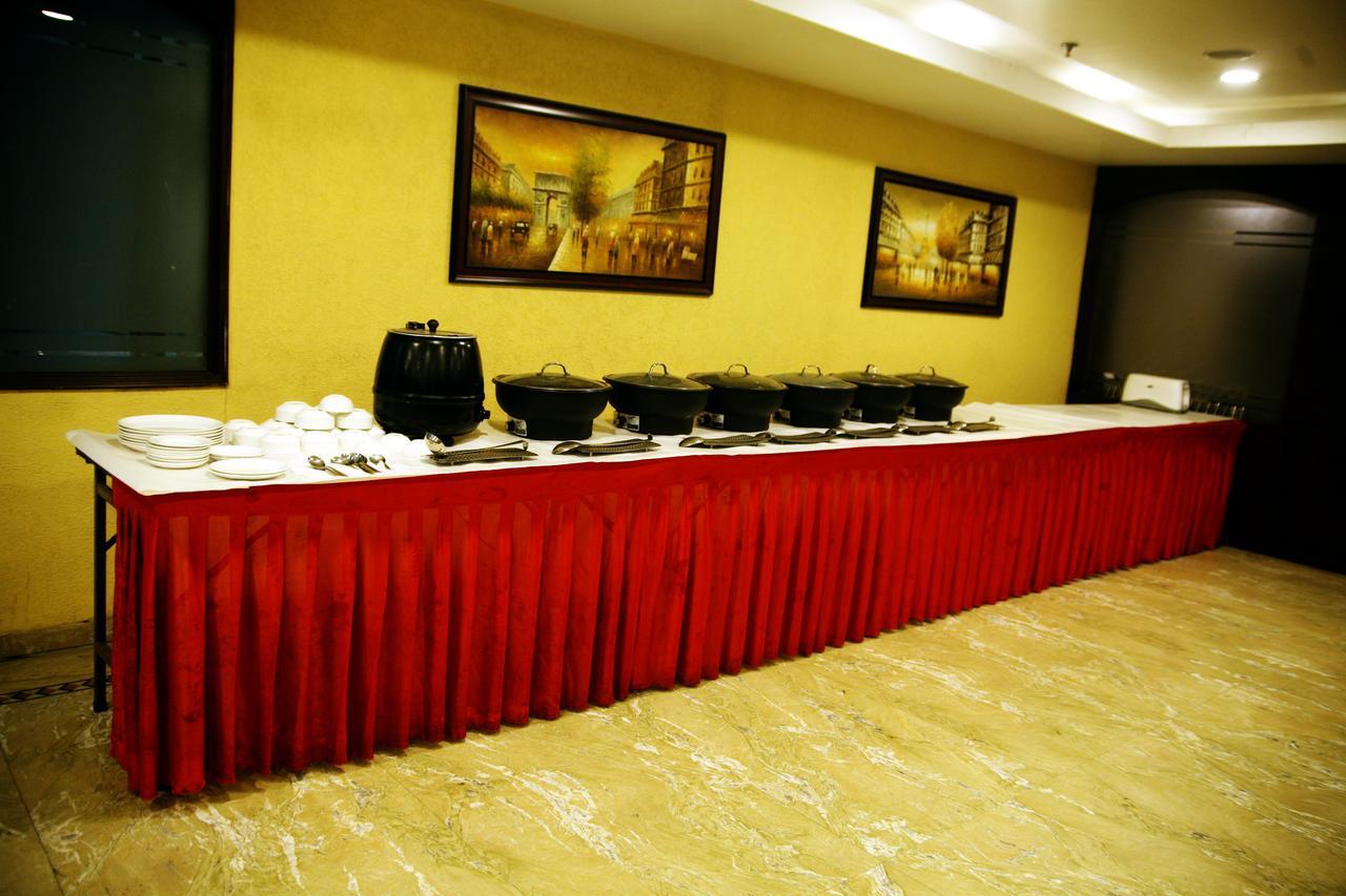 Capital O 7331 Hotel Downtown Yeni Delhi Dış mekan fotoğraf