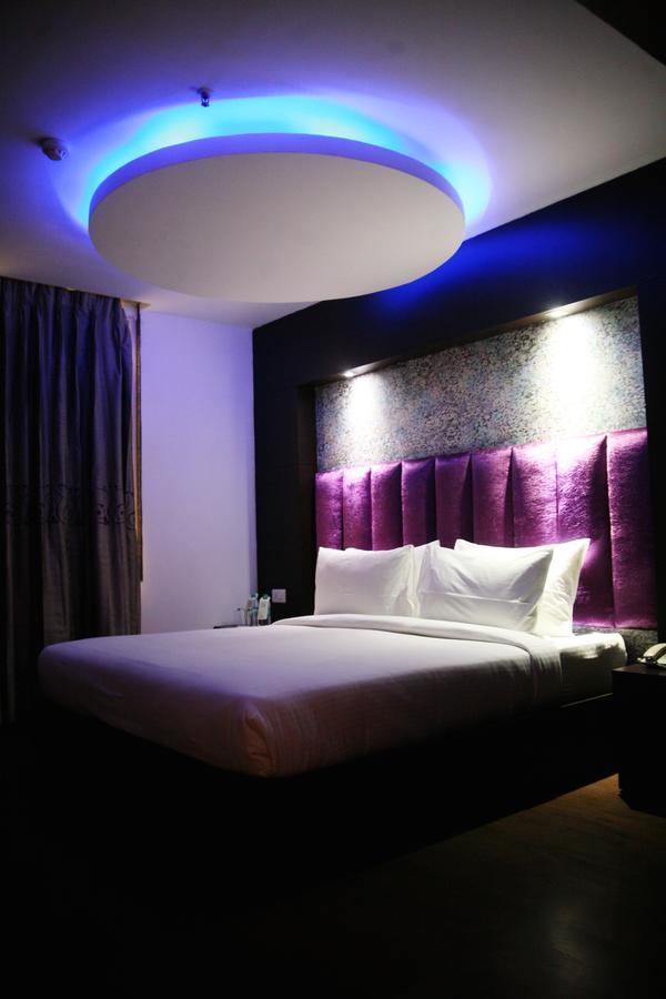 Capital O 7331 Hotel Downtown Yeni Delhi Dış mekan fotoğraf