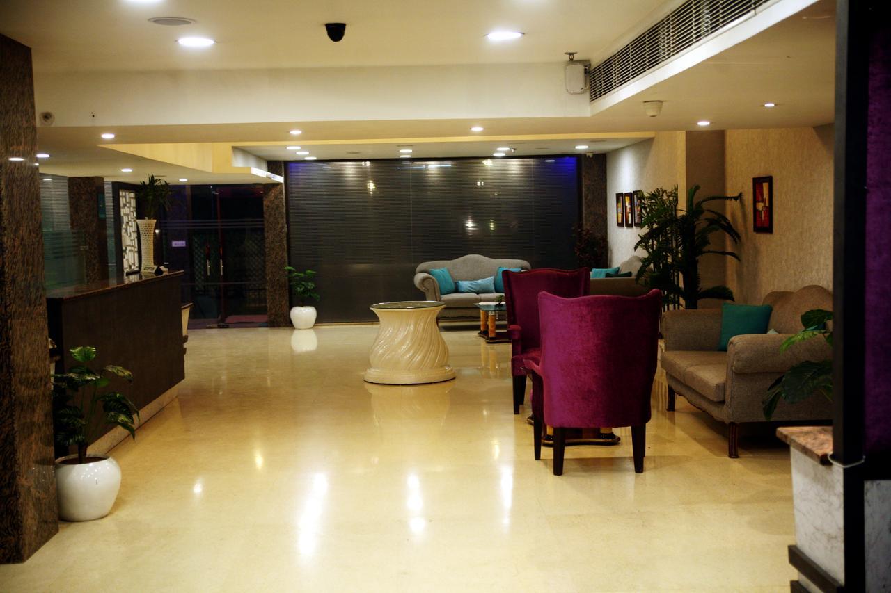 Capital O 7331 Hotel Downtown Yeni Delhi Dış mekan fotoğraf