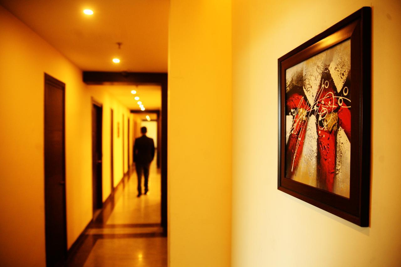 Capital O 7331 Hotel Downtown Yeni Delhi Dış mekan fotoğraf