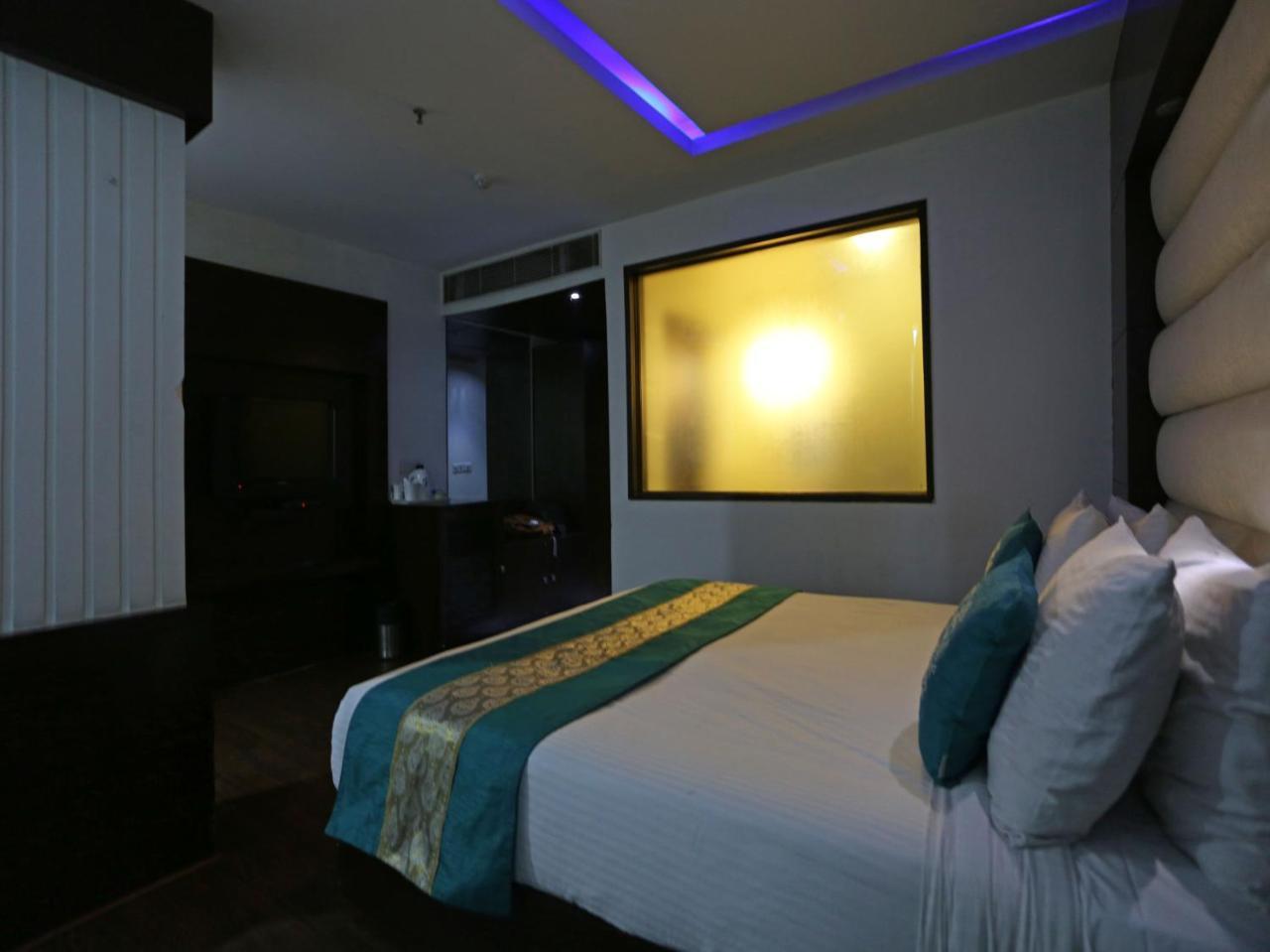 Capital O 7331 Hotel Downtown Yeni Delhi Dış mekan fotoğraf