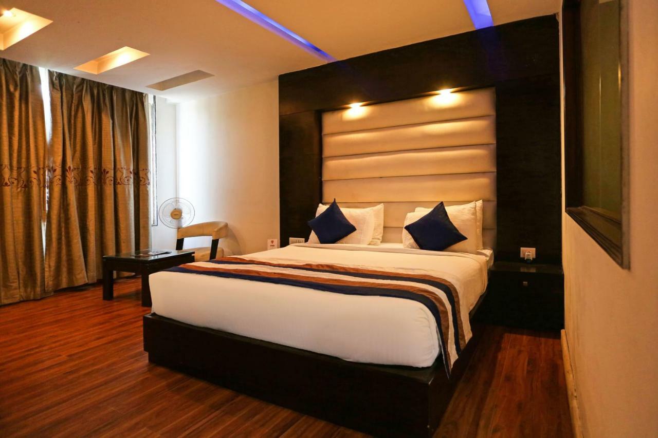 Capital O 7331 Hotel Downtown Yeni Delhi Dış mekan fotoğraf