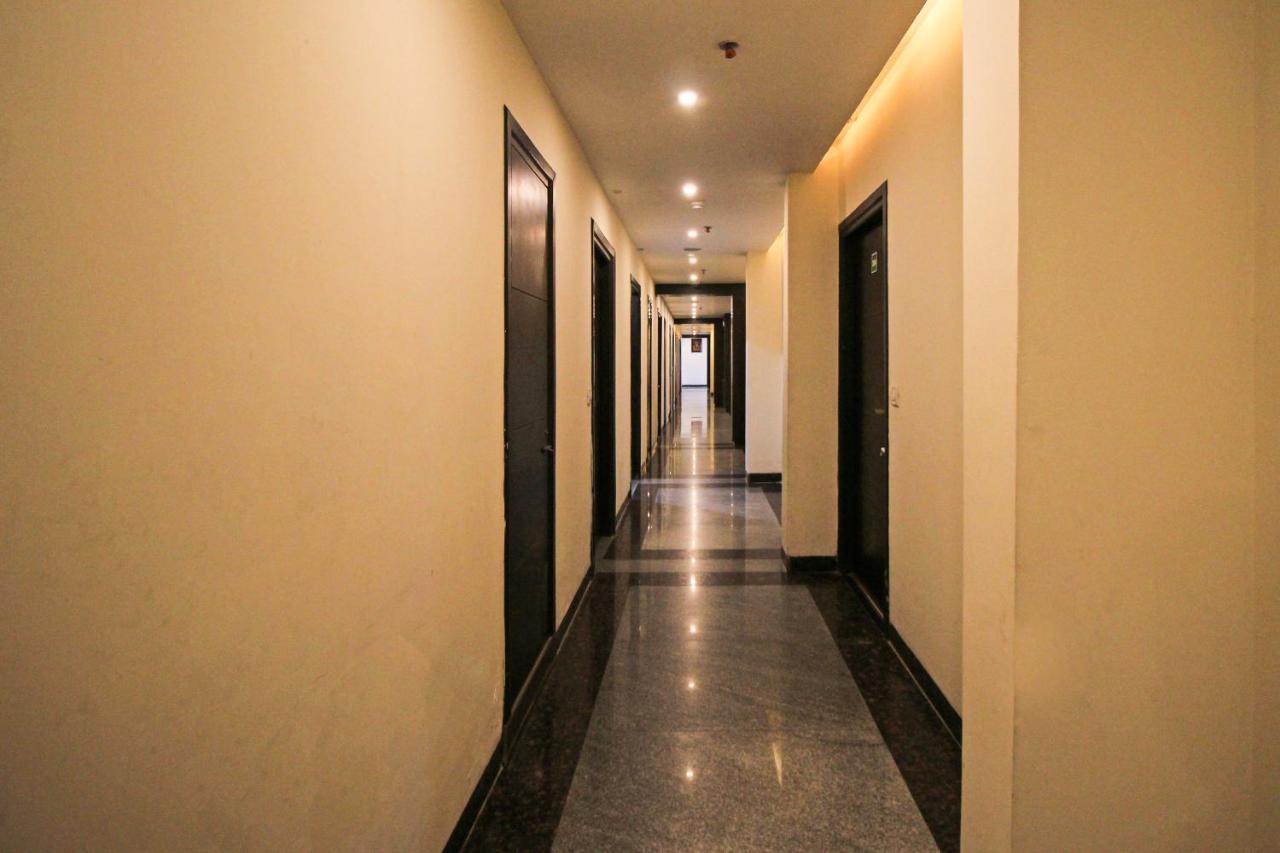 Capital O 7331 Hotel Downtown Yeni Delhi Dış mekan fotoğraf