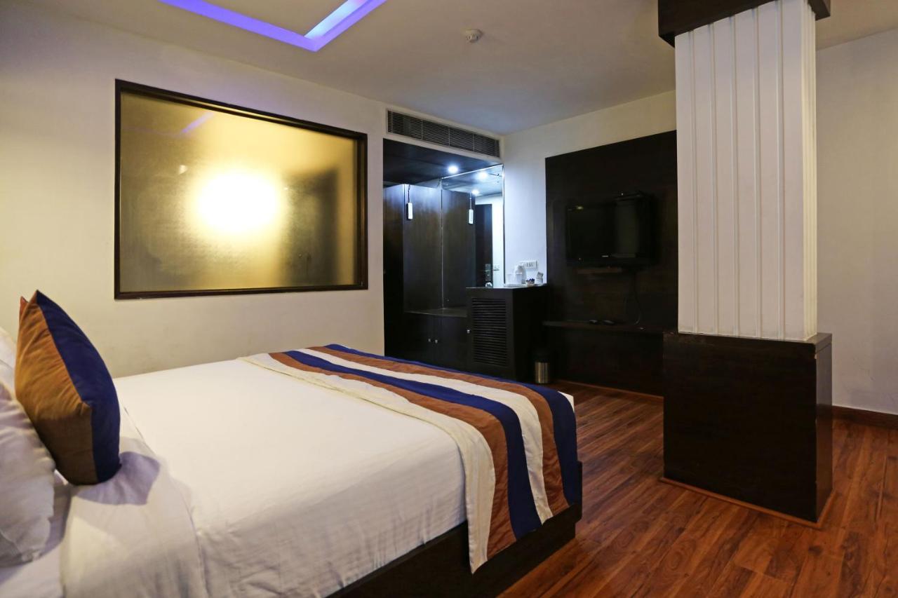Capital O 7331 Hotel Downtown Yeni Delhi Dış mekan fotoğraf